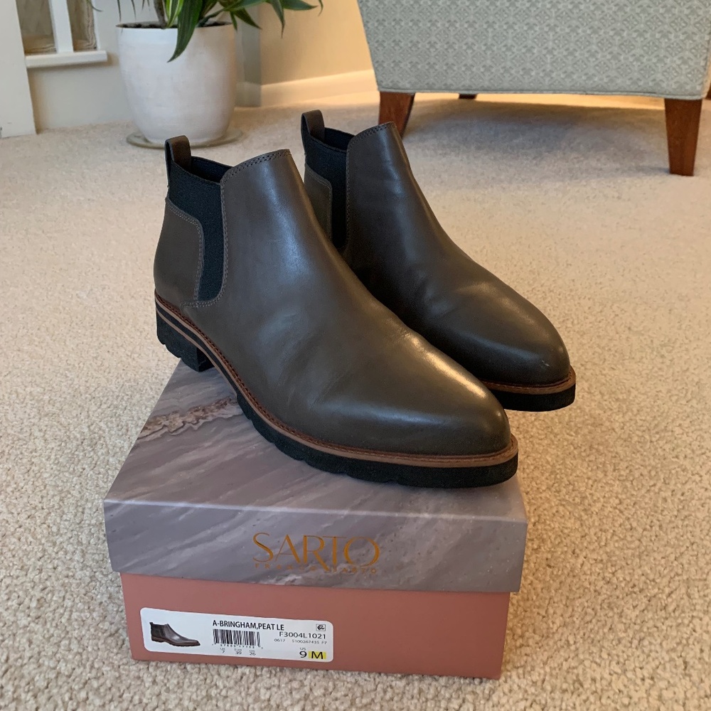 Franco Sarto Chelsea Boots  9M